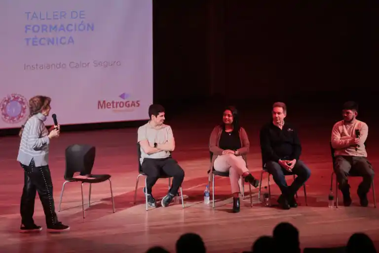 Más de 300 alumnos de 22 escuelas técnicas completaron este 2025 un programa de formación técnica que impulsa MetroGAS