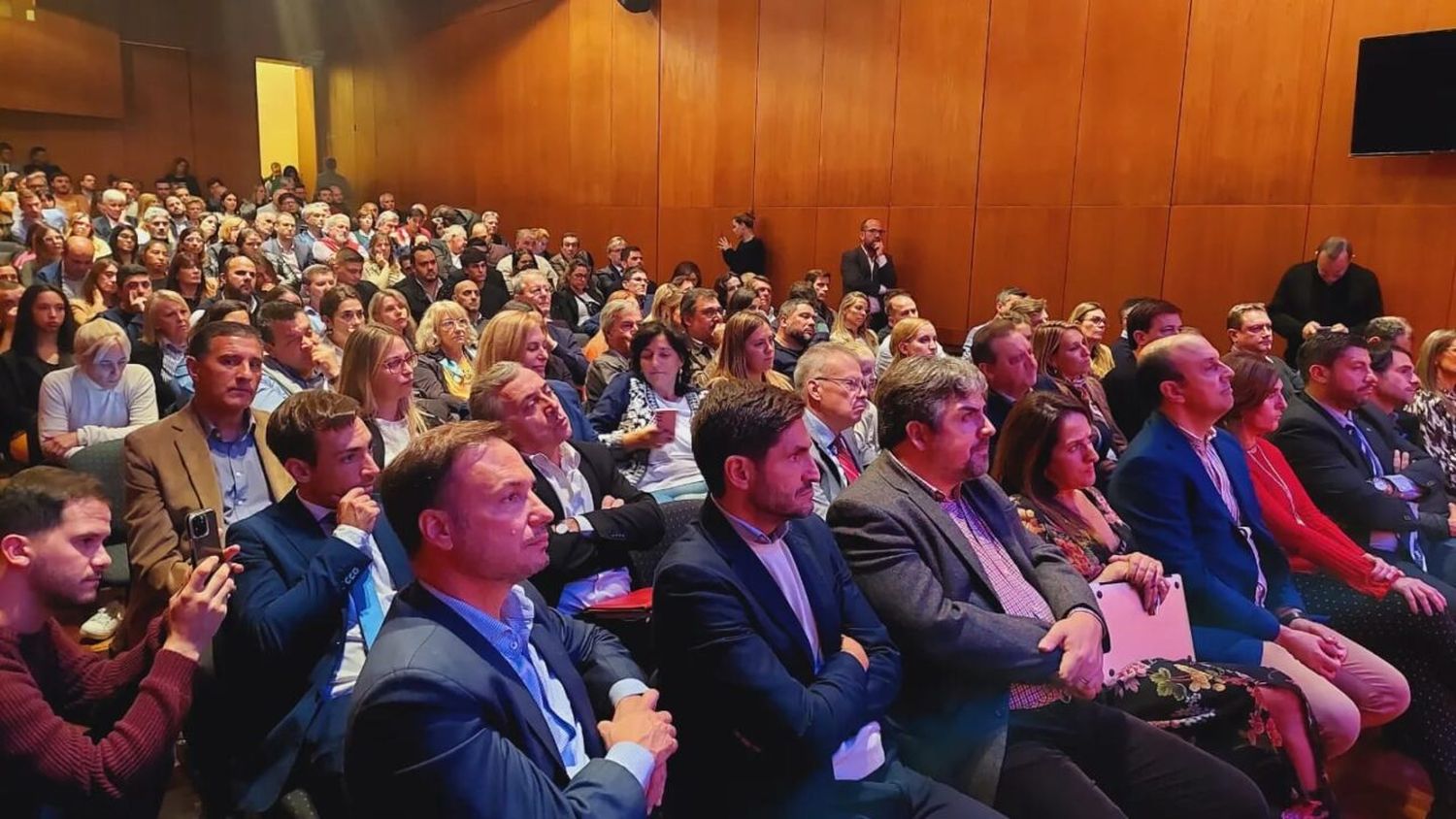 Orciani estuvo presente en encuentro sobre justicia y política  