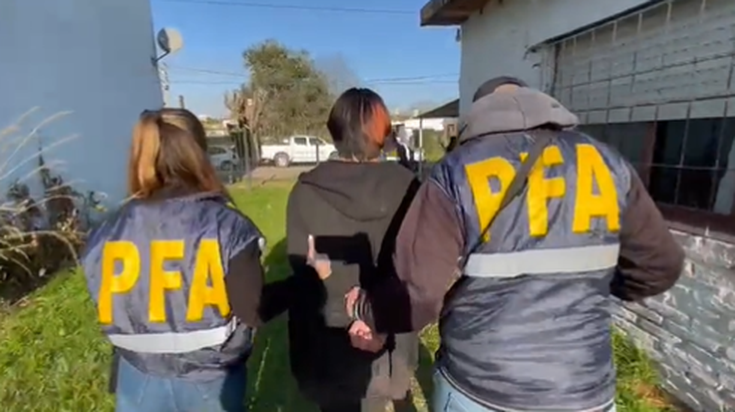 Escobar: Por un alerta del FBI, detuvieron a joven que tenía acceso a un arma y reivindicaba una masacre