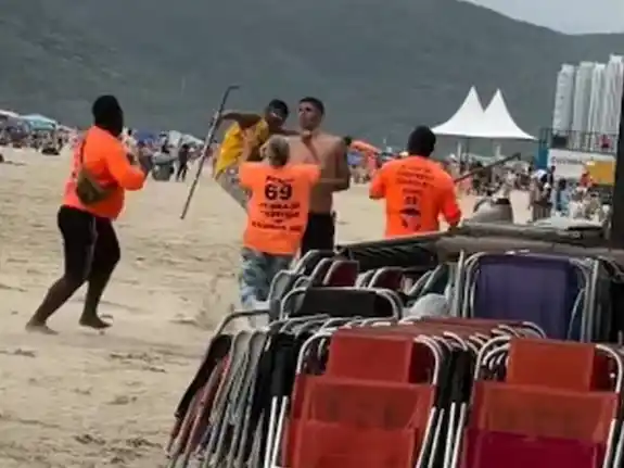 Un turista argentino fue atacado a palazos en una playa de Brasil tras una discusión por el precio de la comida