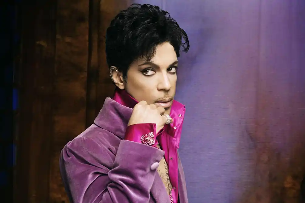 Sale a la venta material inédito de Prince