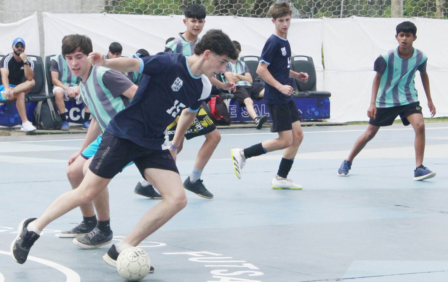 Excelente concurrencia de estudiantes secundarios al Intercolegial de Futsal