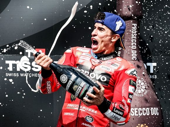Marc Márquez ganó en Brno, logró otro doblete y se escapa en el campeonato de MotoGP