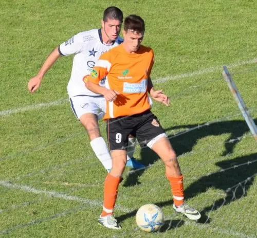 El campeón mostró solidez y buen juego en un comienzo ideal