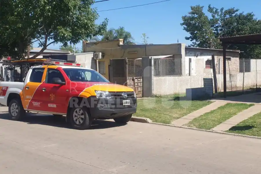 Alarma por un incendio en el Barranquitas: un hombre terminó asistido por los vecinos con dificultades para respirar