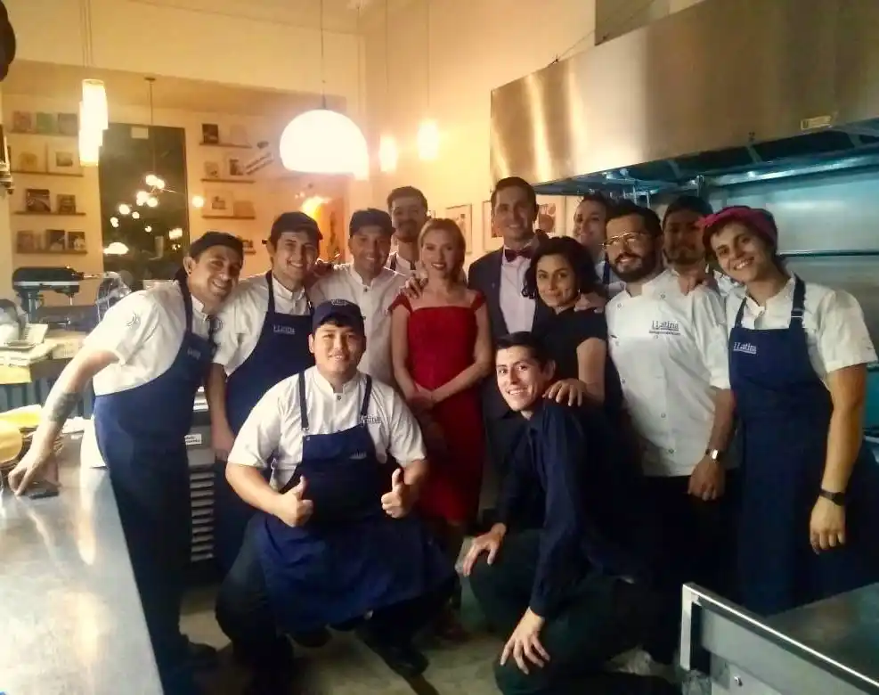 Comida de alto nivel y turismo de aventura: la semana de Scarlett Johansson en Argentina