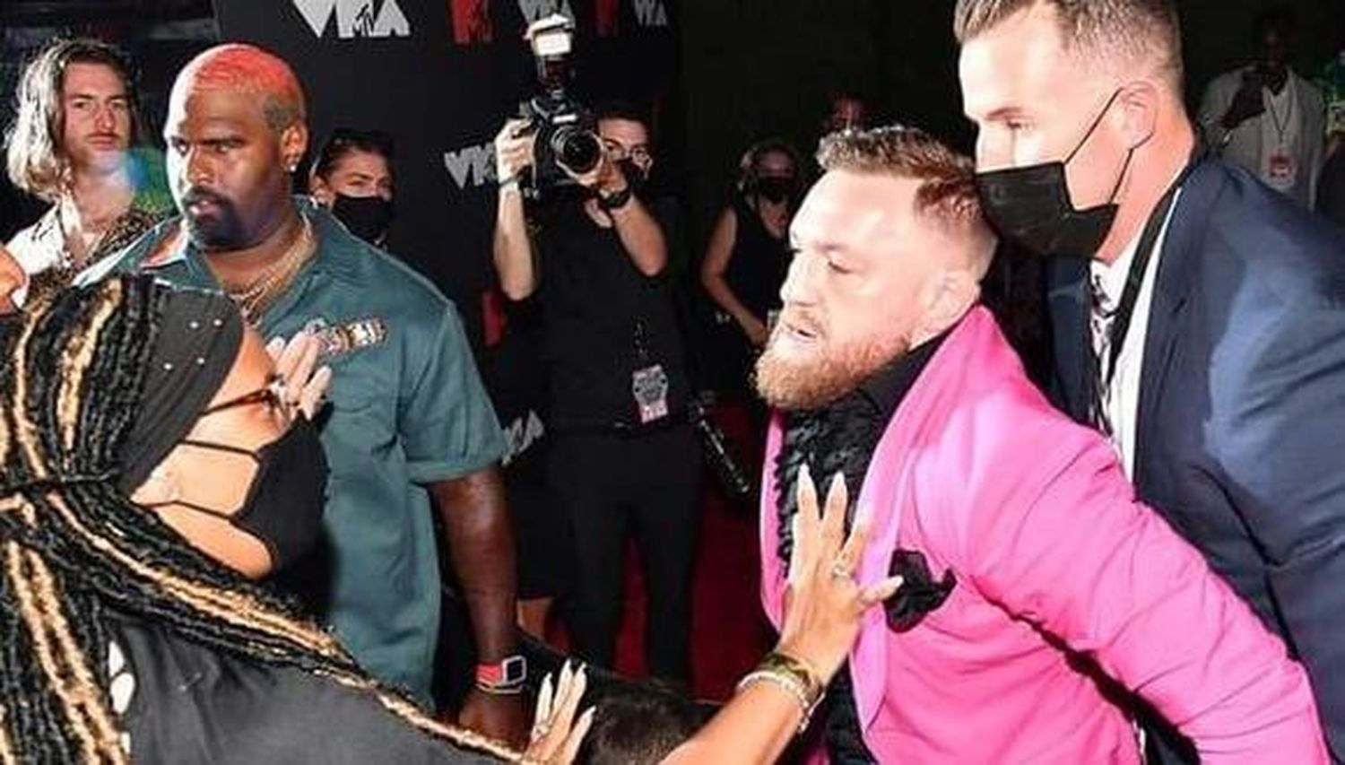McGregor protagonizó un nuevo escándalo en la alfombra roja