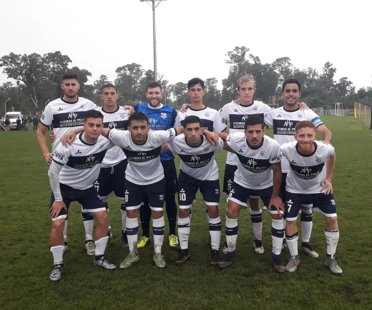 FOTO LIGA TANDILENSE DE FÚTBOL Una de las formaciones de Gimnasia en la URD.