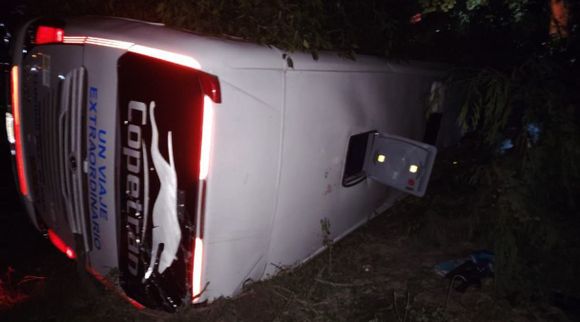 Volcamiento de autobús que iba de Maicao a Bogotá dejó tres muertos y más de una veintena de heridos
