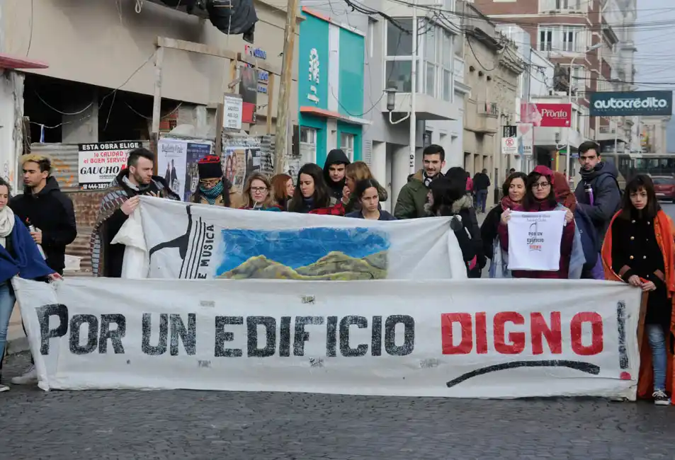 Alumnos del Conservatorio se manifestaron por la falta de gas y se restituyó el servicio