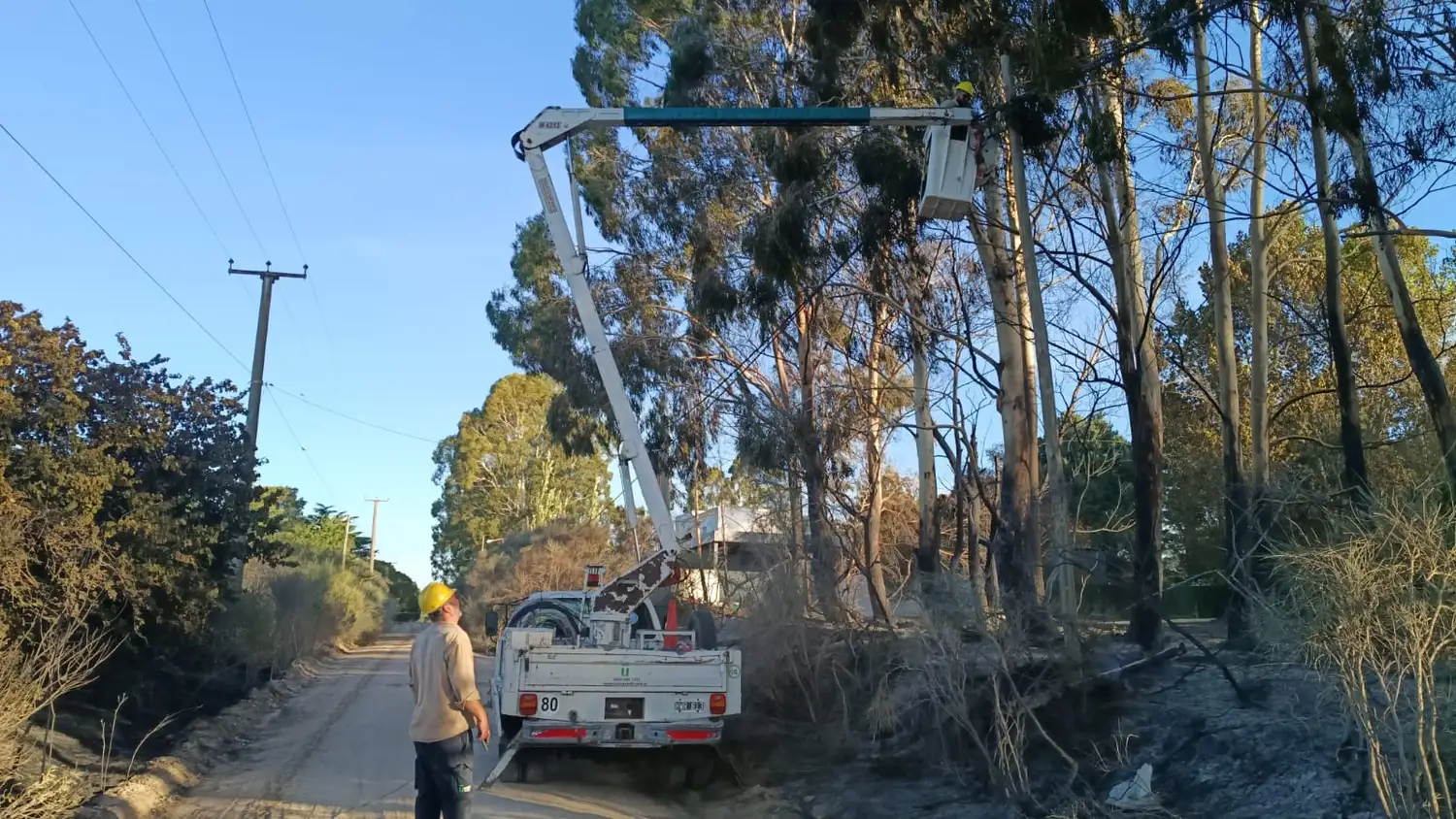 El incendio afectó infraestructura eléctrica en la zona de Cabanna, Las Petuñas y Los Robles.