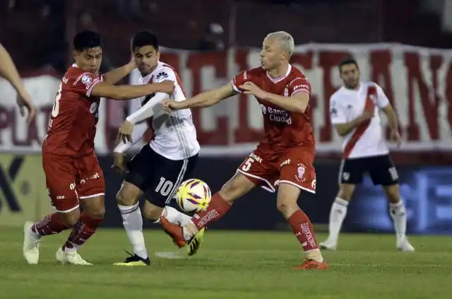 Huracán deberá explicar por su campo de juego