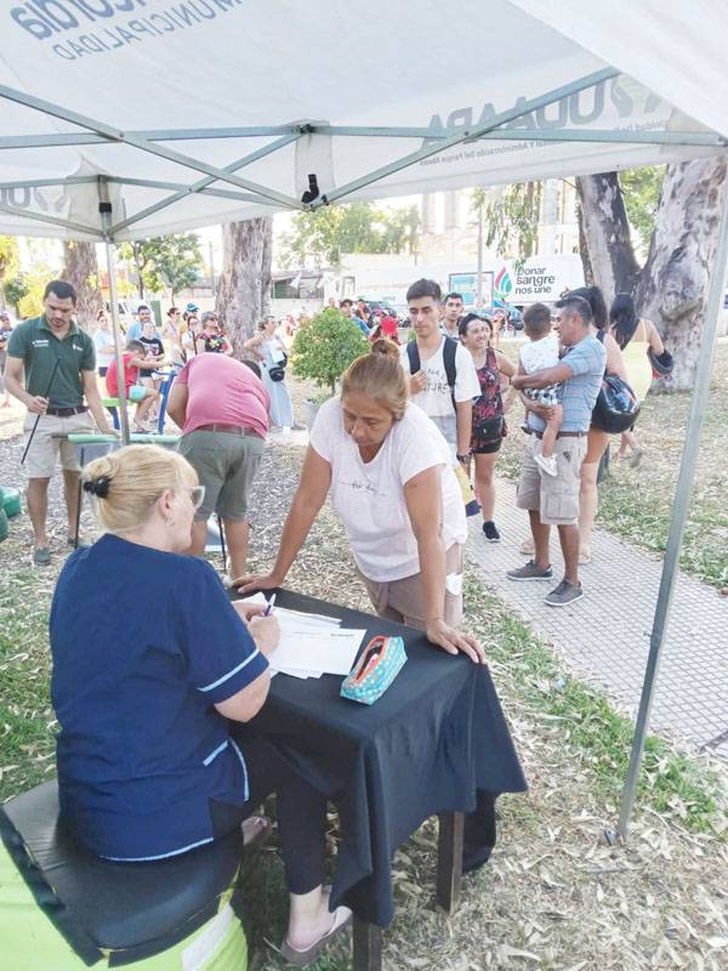 Vacunación antirrábica y desparasitación en los distintos barrios de la ciudad