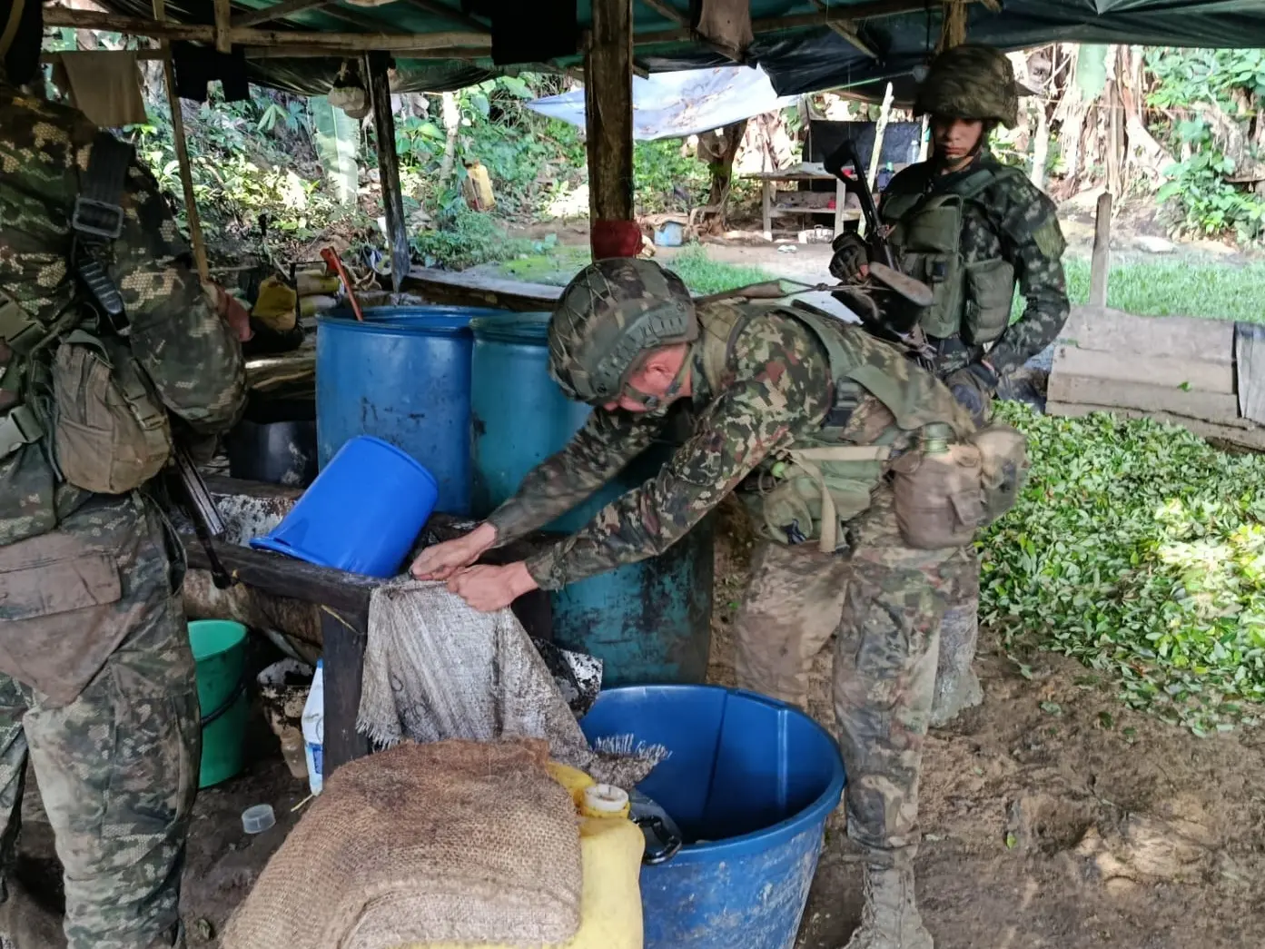 Ejército desmantela laboratorio de cocaína en zona fronteriza con Ecuador
