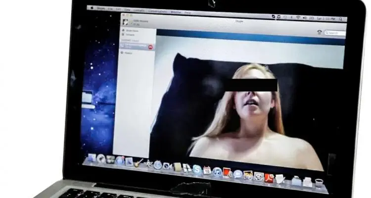 Docentes abusadores: la madre ofrecía sexo virtual por internet