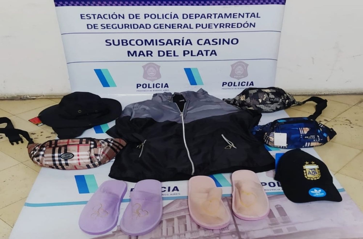 Para el outfit: se llevó gorras, campera y pantuflas de diversos comercios del centro