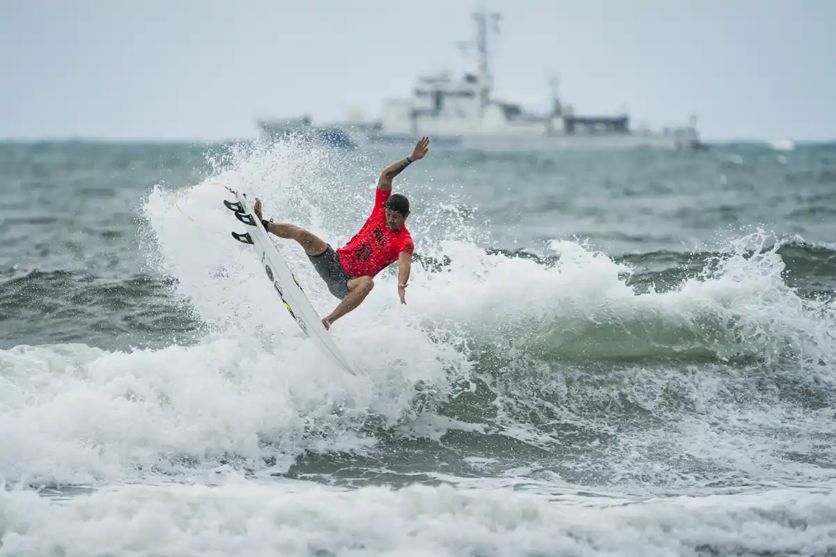 Santiago Muñiz, el único en carrera dentro del Mundial