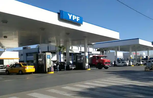 YPF variará los precios de las naftas según la zona y la demanda