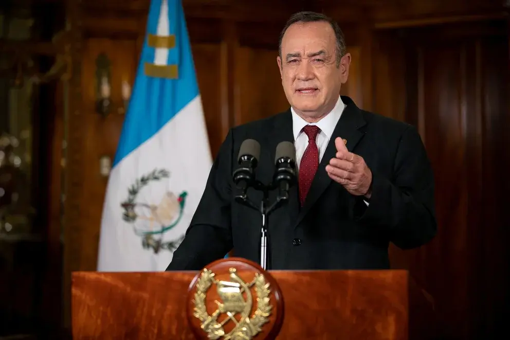 Atacaron a balazos al presidente de Guatemala, Alejandro Giammattei, y a su comitiva