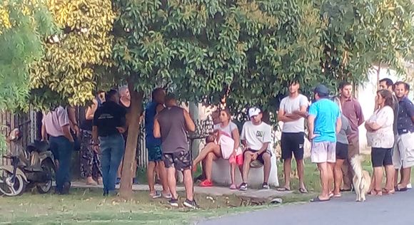Vecinos enojados por la inseguridad: Salas fue a un barrio donde hubo más de seis robos en una semana