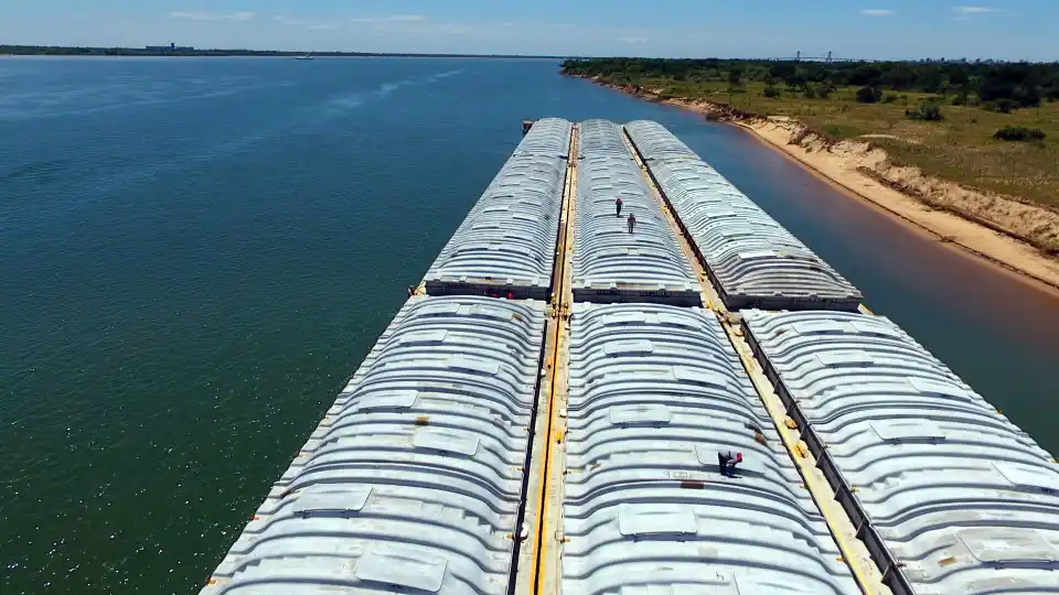 La aduana secuestró 6500 toneladas de soja en el Río Paraná