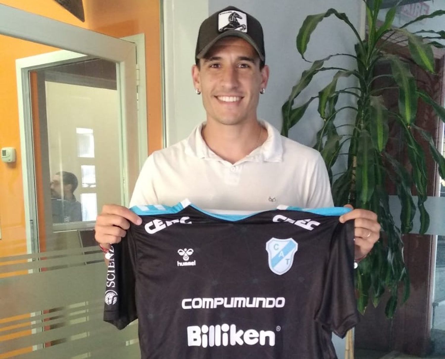 Facundo Callejo renovó su vínculo con Temperley
