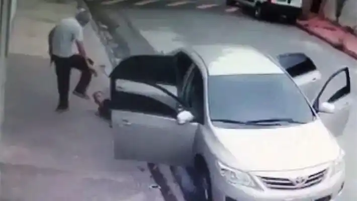 Video: Un policía mató a los tres ladrones que intentaron asaltarlo