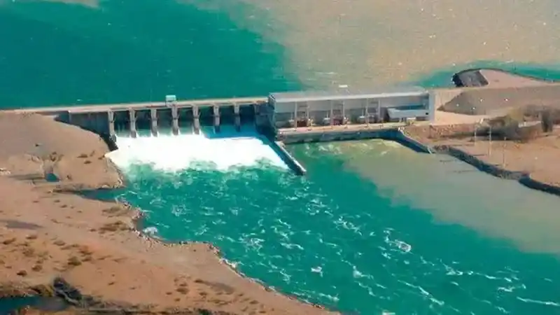 El gobierno privatiza las centrales hidroeléctricas: la venta será por USD 700 millones