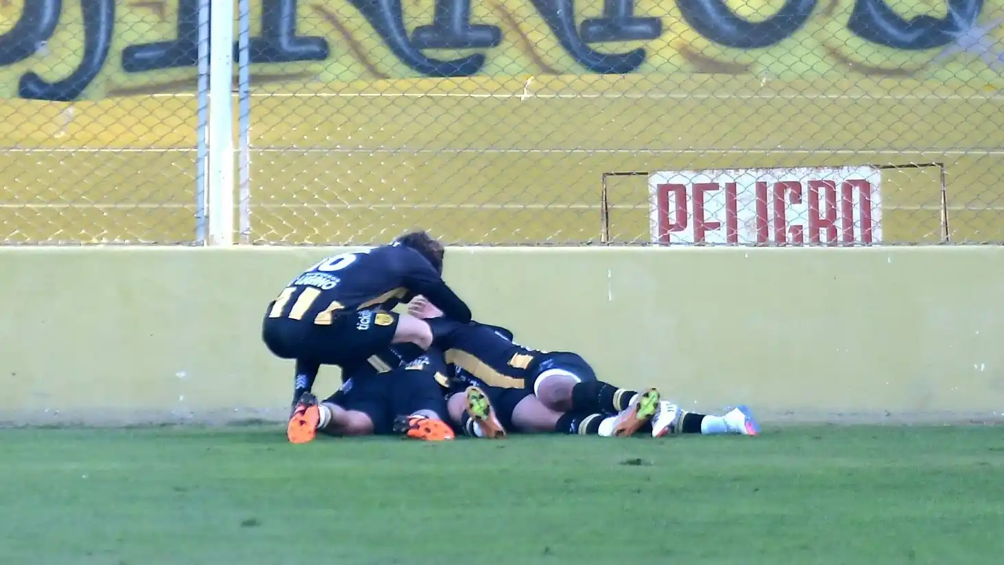 Santamarina buscará festejar en Otamendi.