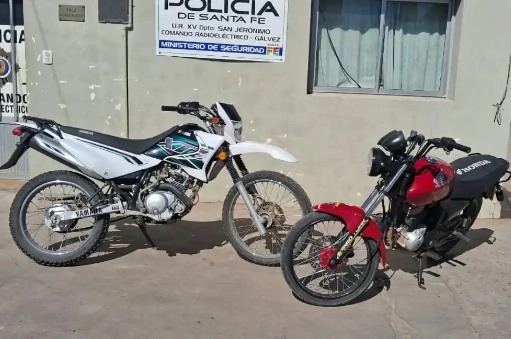 Las motos secuestradas por los oficiales.