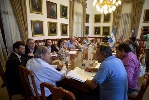 Mañana miércoles se vuelven a reunir los estatales y el Gobierno en paritarias 