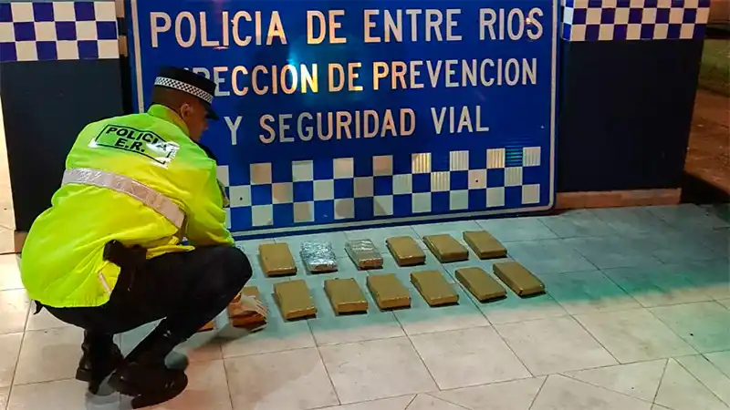 Incautan 15 kilos de marihuana en la Ruta 14: La llevaba una mujer con su hijo