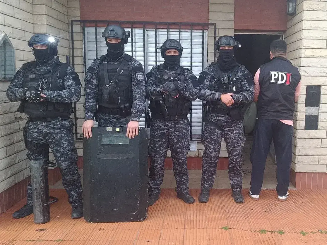 Detuvieron en Rosario a una joven que estaba prófuga e identificaron a un preso acusado de amenazas y extorsiones