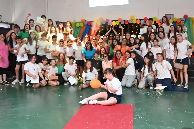 El intendente Javier Gastón acompañó los actos de cierre del ciclo lectivo en distintas escuelas