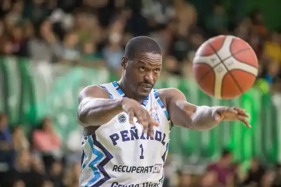 Increíble final: Peñarol perdió ante Gimnasia de Comodoro en la última pelota