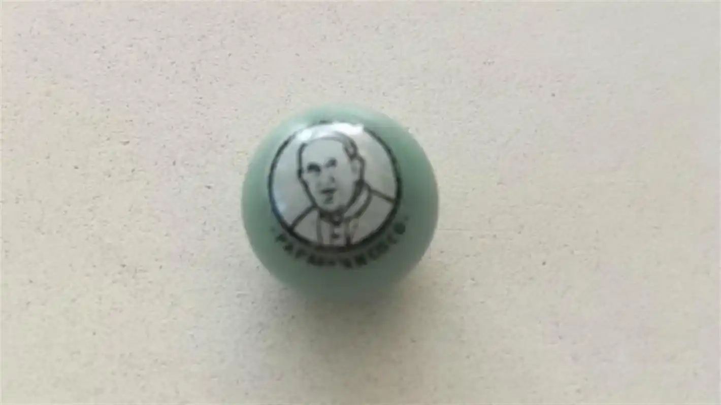 San Jorge: Fabricaron bolitas con la cara del Papa