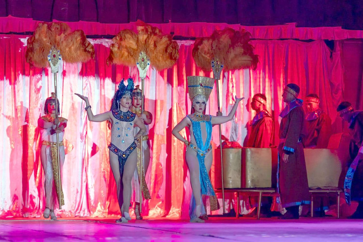 Figuras. Del Fantástico Circo Acuático desarrollando escenas imperdibles para el público.