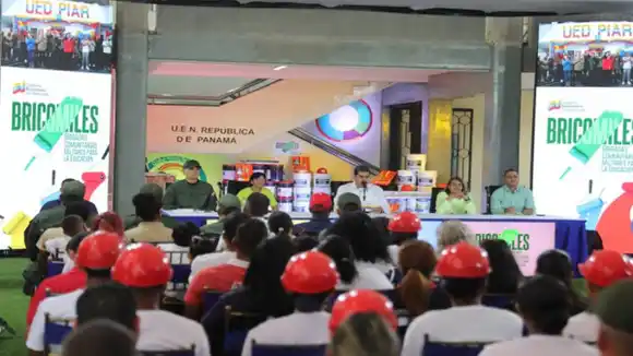 Maduro promete recuperar el 100 % de los planteles educativos del país, ¿será posible?