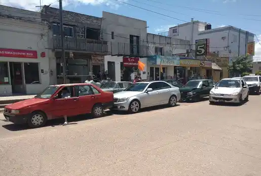 Tras automóviles chocaron en la esquina de Artigas y Edision 