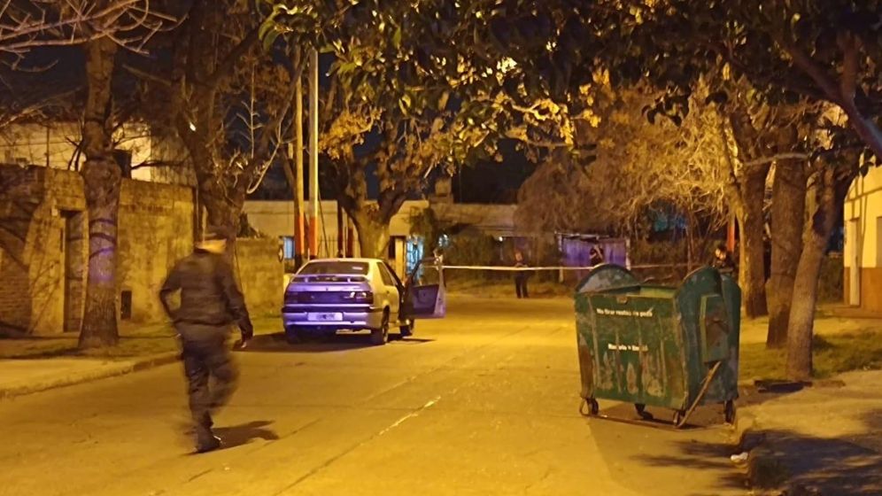 Nuevo crimen en Rosario: balearon a un joven dentro de un auto en Entre Ríos al 5900