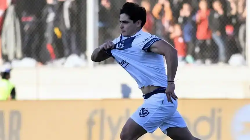 Lobato celebra el pase a la final, tras su penal que definió la serie.