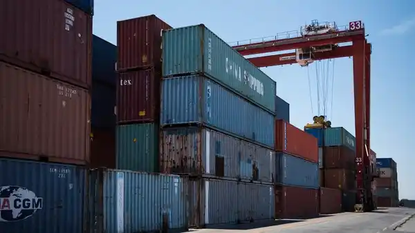 Argentina vuelve a tener superávit comercial
