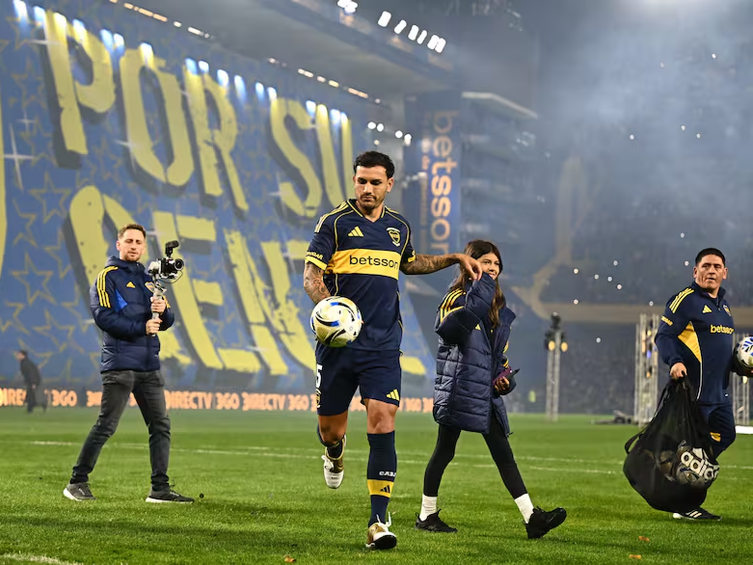 Boca: Ante una multitud, Leandro Paredes tuvo su emotiva presentación en La Bombonera