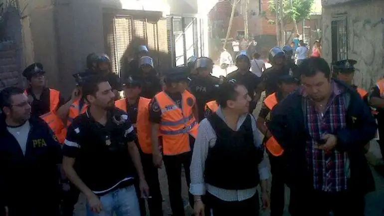 Tensión en una villa tras la toma de un comedor por parte de los narcos