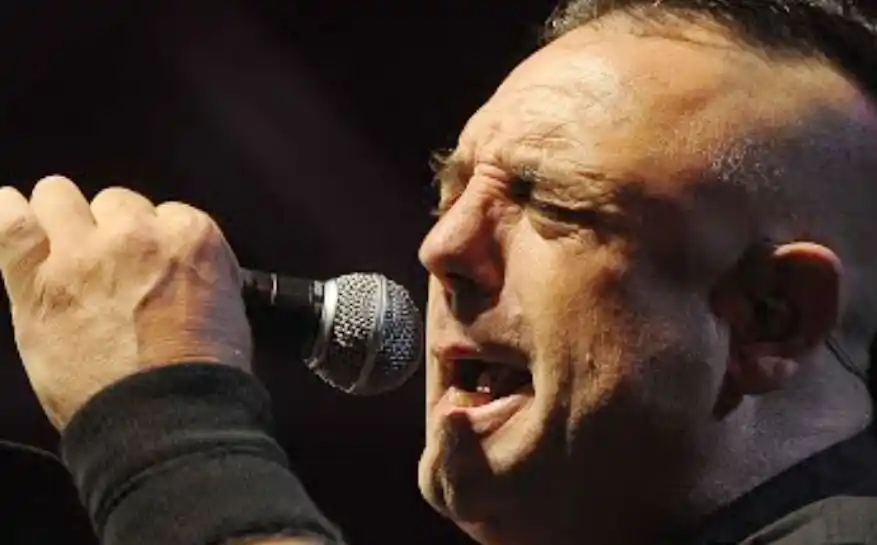 Adiós a la renegada voz de los márgenes