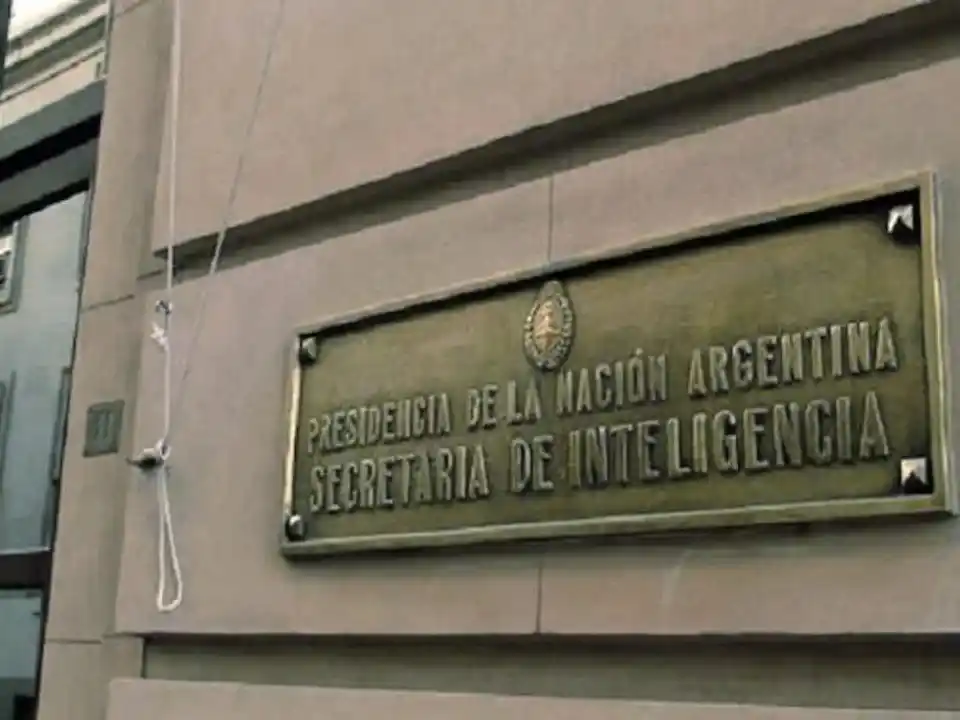 La confirmación llegó tras una jornada de fuertes rumores de salida.