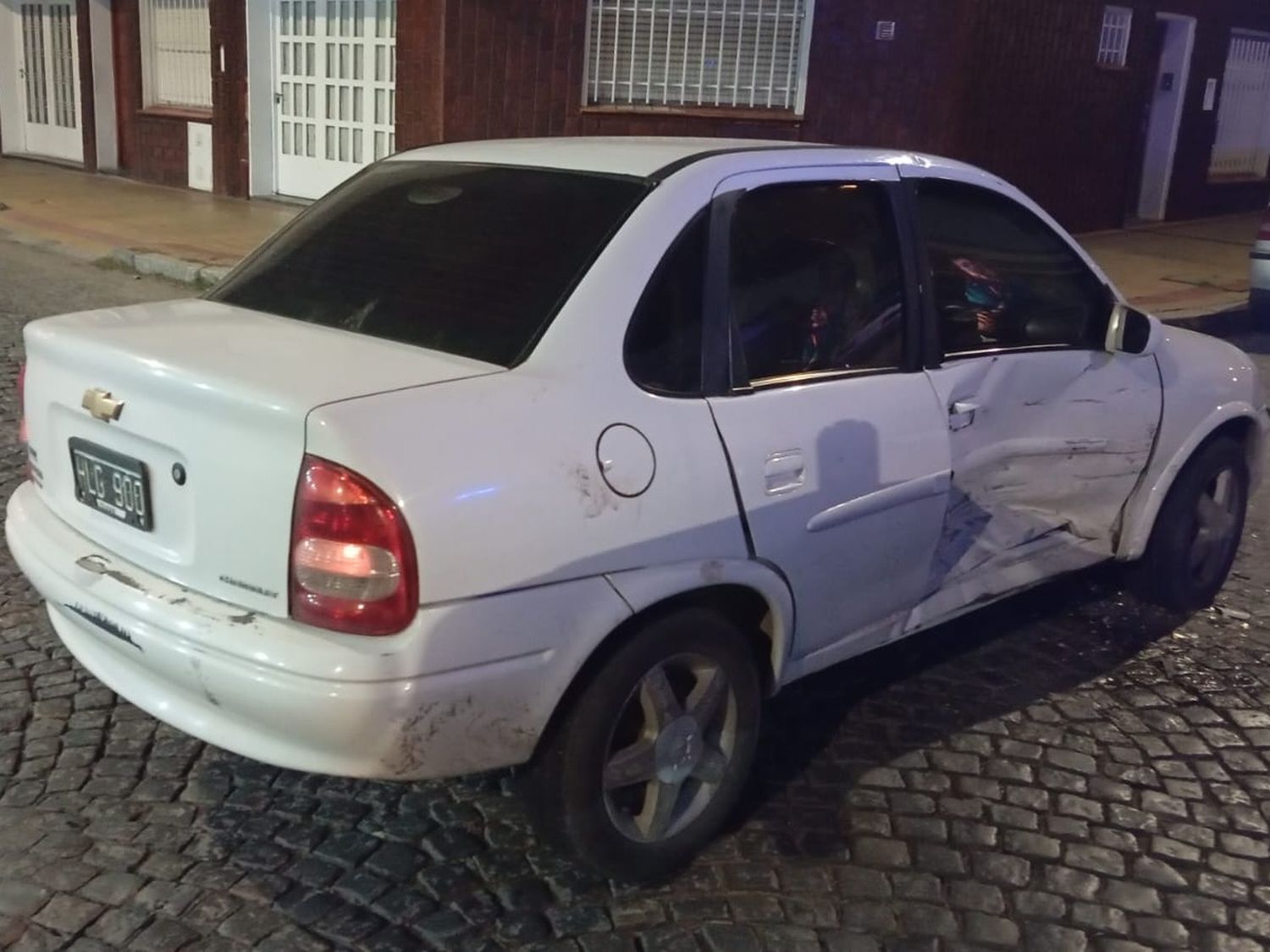 Accidente de tránsito sin heridos en la esquina de Montevideo y 4 de Abril