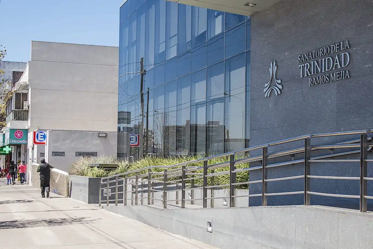 La menor fue derivada al Sanatorio de la Trinidad en Ramos Mejía.