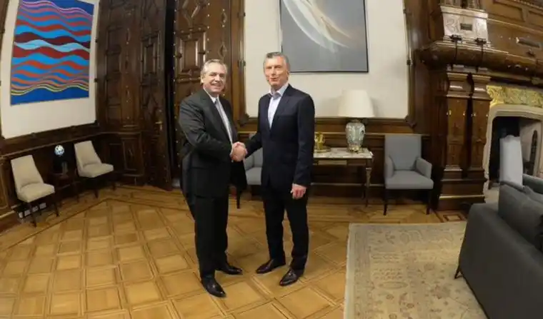 Alberto Fernández y Mauricio Macri estuvieron reunidos en la Casa Rosada