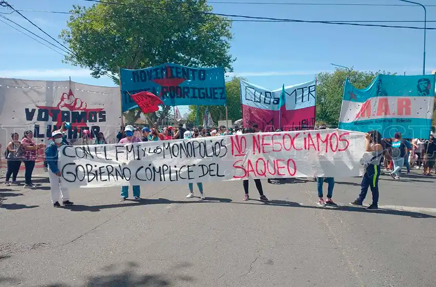 "Las grandes empresas acaparan los precios y saben que Argentina tiene gran desocupación y pobreza"